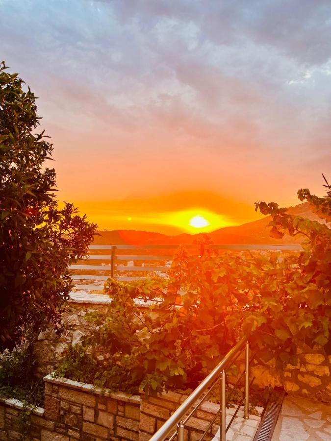 Mistral Inn Himare Eksteriør bilde